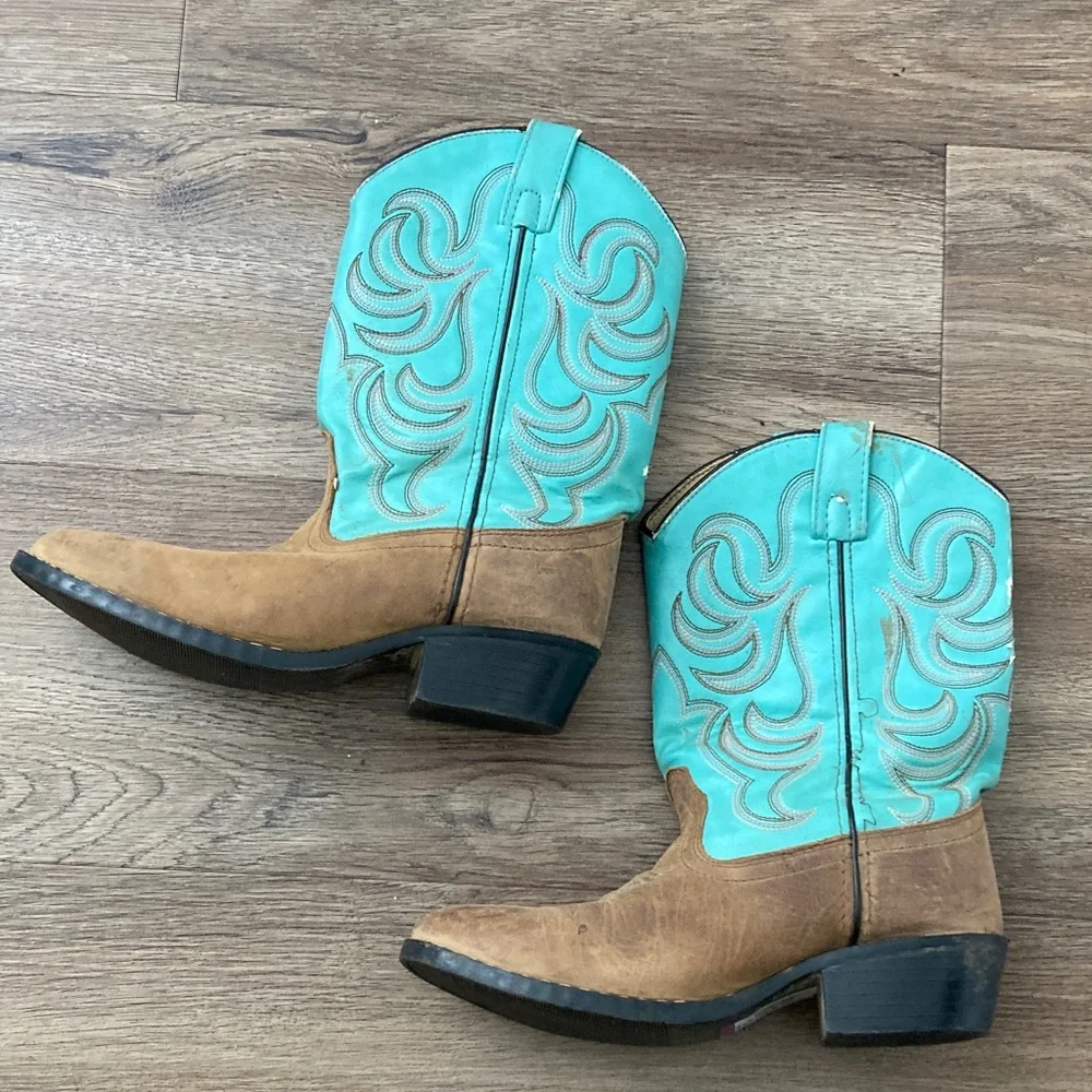 Shyanne Turquoise and Tan Western Boots Sz 4